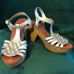 Irkokko Gold and Wood heels